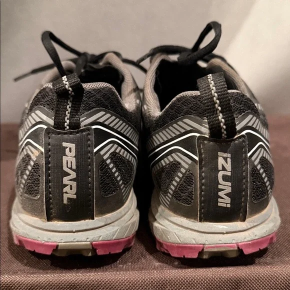 Pearl Izumi Women’s Cycling Shoes EU 40 SPD-Compatible Black/Purple - Picture 2 of 5